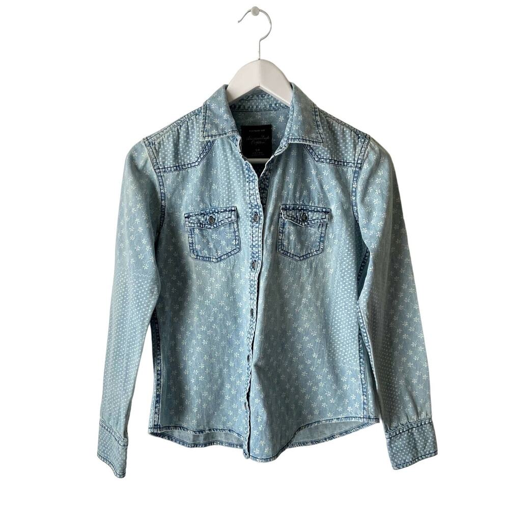 AEO Blue Chambray Floral Button Down Shirt Size Small